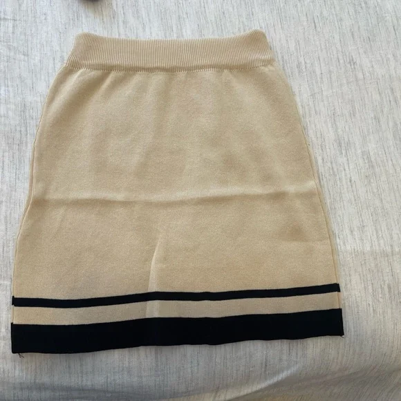 Knitted top and skirt - Picture 4 of 10